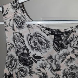 Torrid blouse pink w/  blk gray white flowers